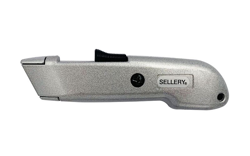 RETRACTABLE SAFETY KNIFE