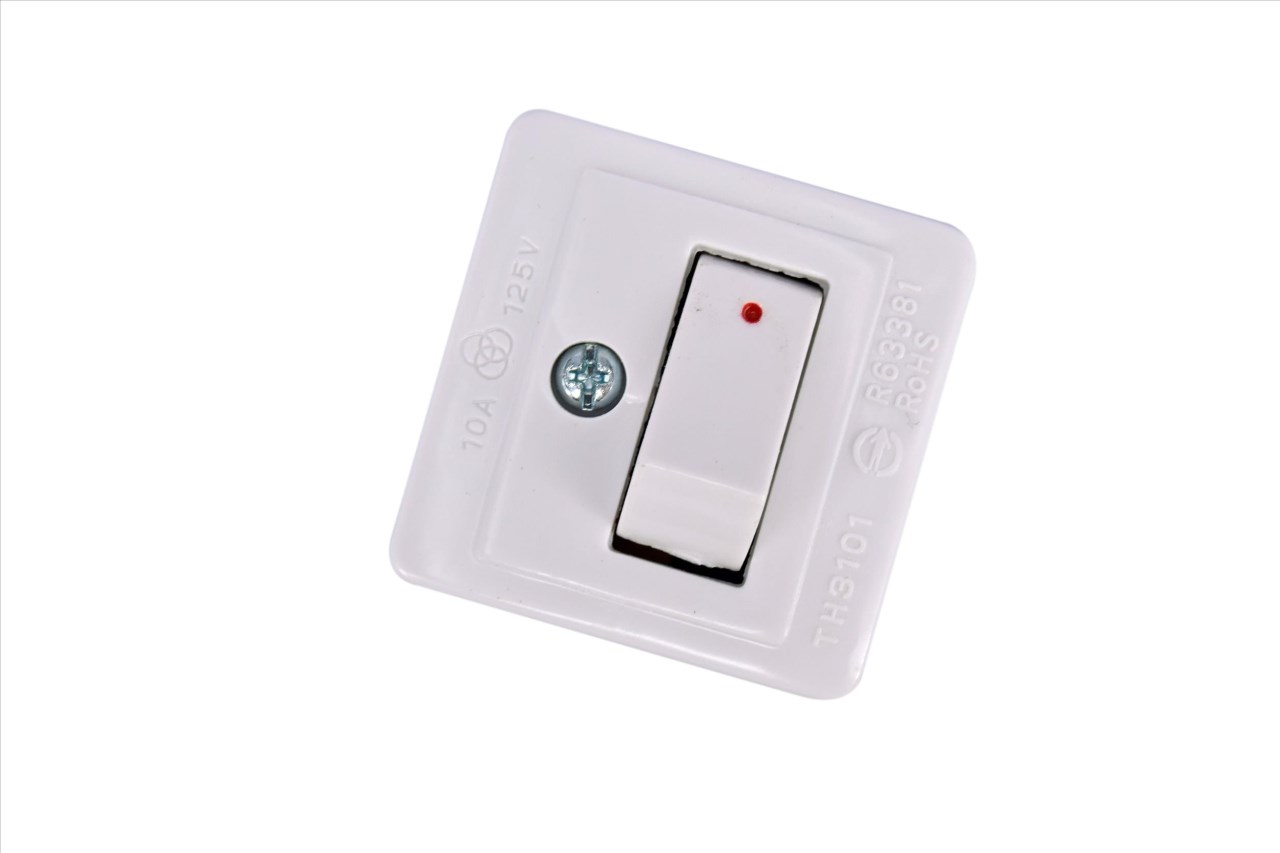 97-291 方型平開關單切 10A / 125V