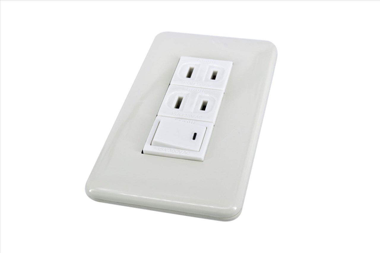 97-092 組合式開關插座-1切2插 15A / 125V