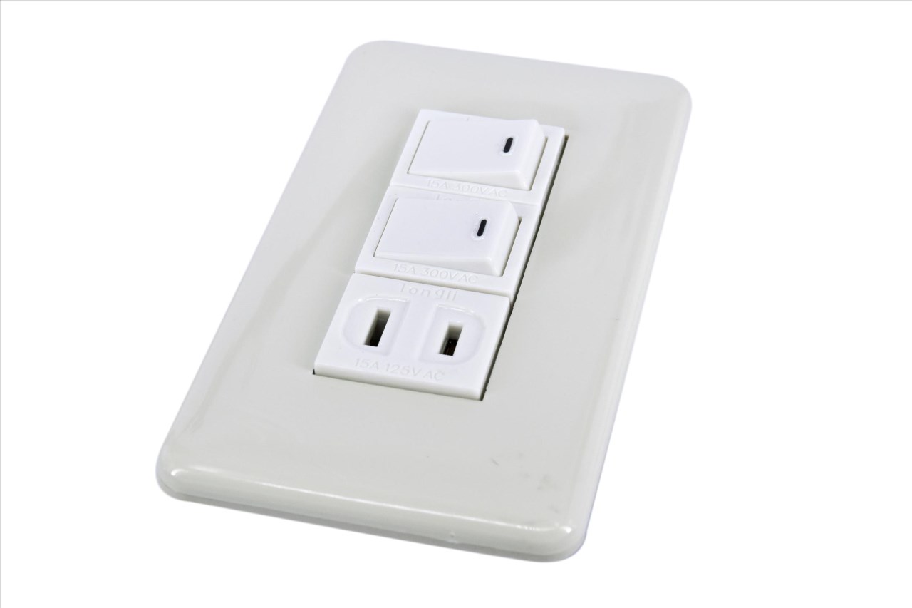 97-091 組合式開關插座-2切1插 15A / 125V
