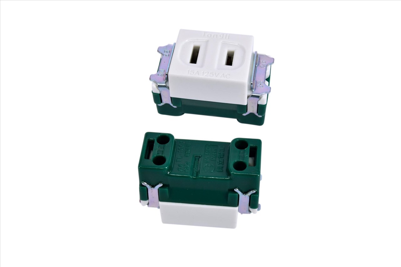 97-065 連用插座15A / 125V 2入