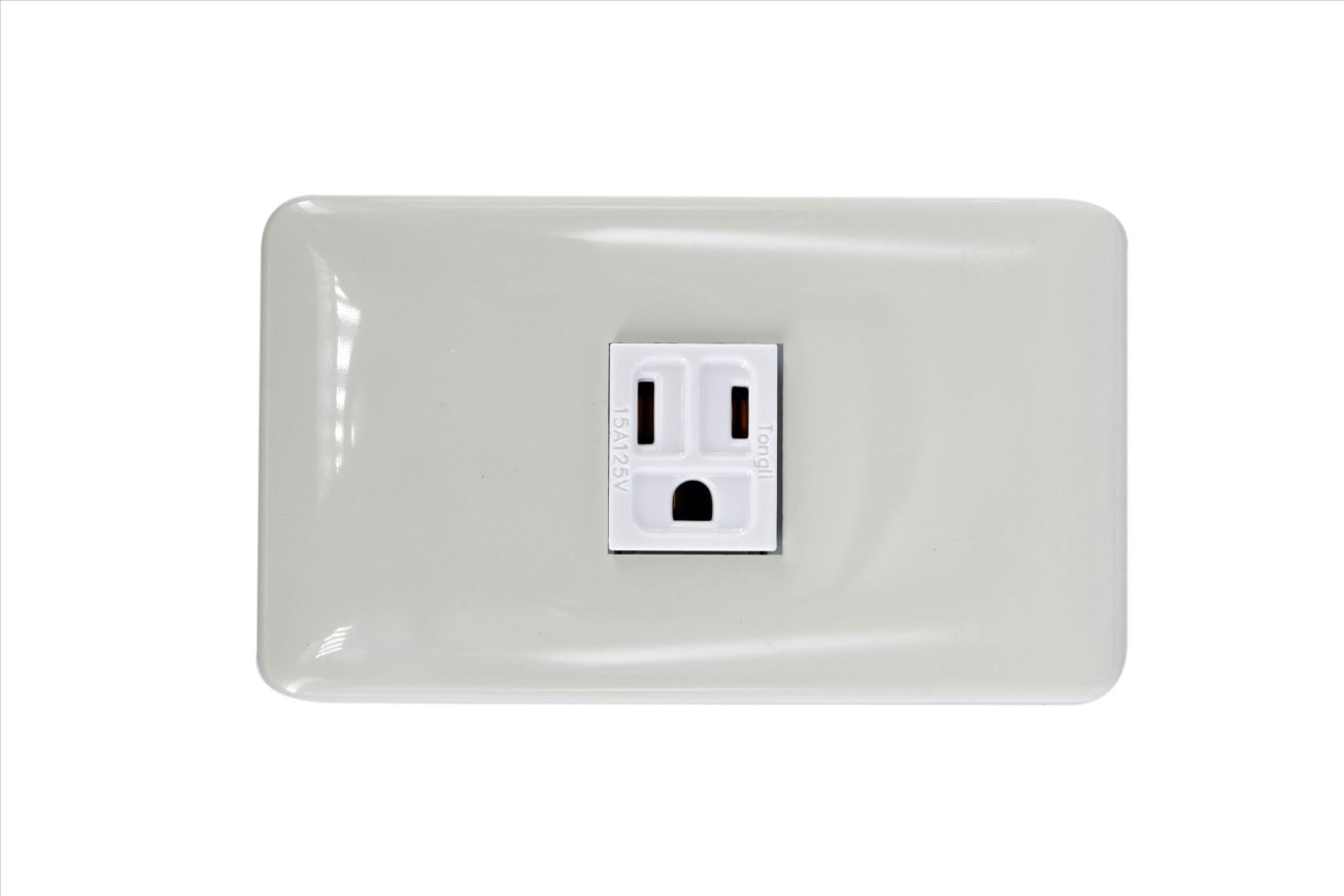 97-076 聯蓋式電腦插座附接地 (直插) 15A /AC125V